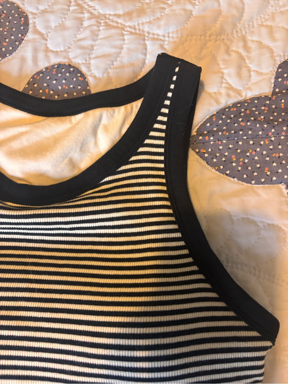 Uniqlo cropped tank top - Picture 3 of 12